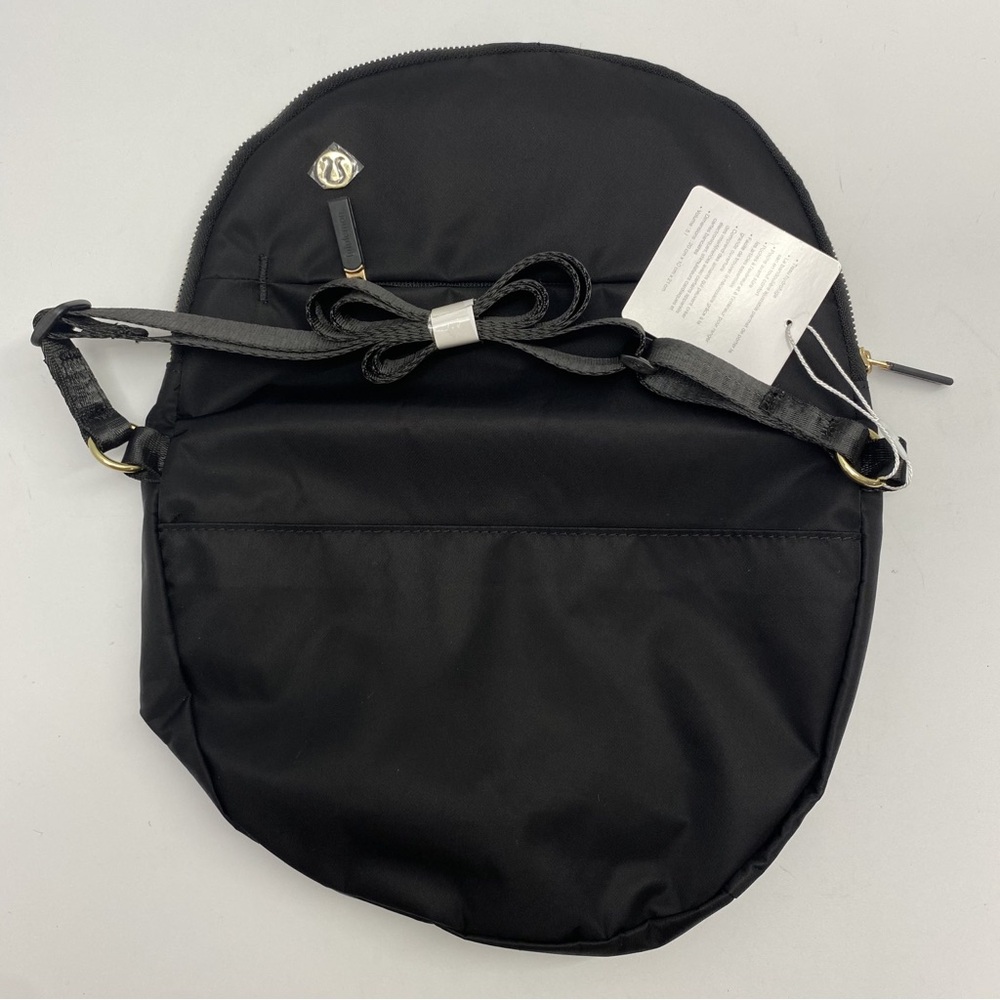 🧚‍♀️Lululemon Festival Bag 5L • Black/Gold • New - Picture 4 of 9